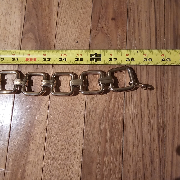 St. John Metallic Gold Square Link Belt - Picture 4 of 4